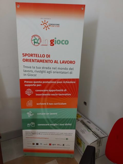 Aufsteller für Arbeitsberatung in der Casa dei diritti