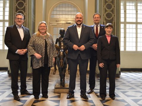 v.l.n.r. Bezirksstadtrat Thorsten Schatz, stellv. Bezirksbürgermeisterin Dr. Carola Brückner, Bezirksbürgermeister Frank Bewig, Bezirksstadtrat Gregor Kempert, Bezirksstadträtin Tanja Franzke