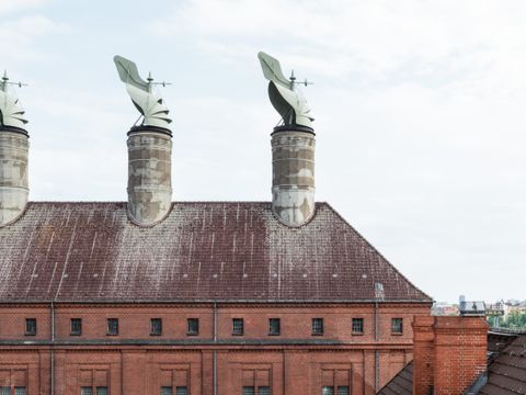 Die markanten Schornsteine der Schultheiss Mälzerei
