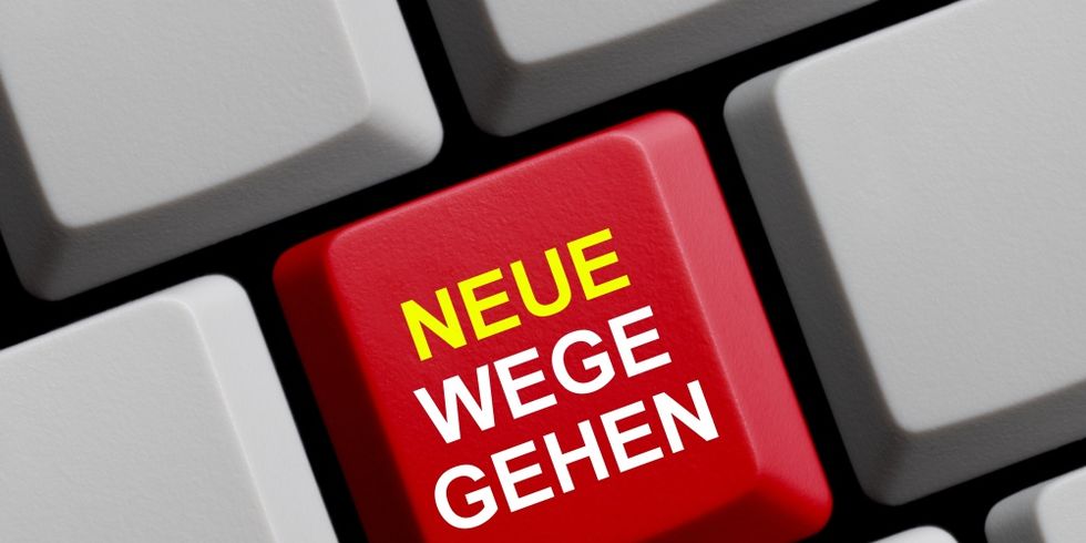 Rote Taste in Tastatur mit Aufschrift Neue Wege gehen