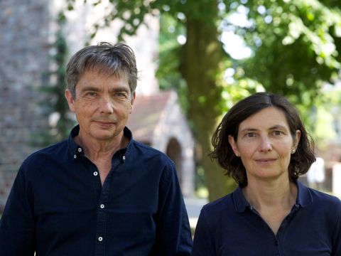 ein Porträtfoto mit zwei Personen