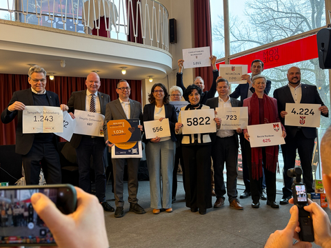 Öffentliche Bekanntgabe der Sammelergebnisse im Ernst-Reuter-Saal in Reinickendorf