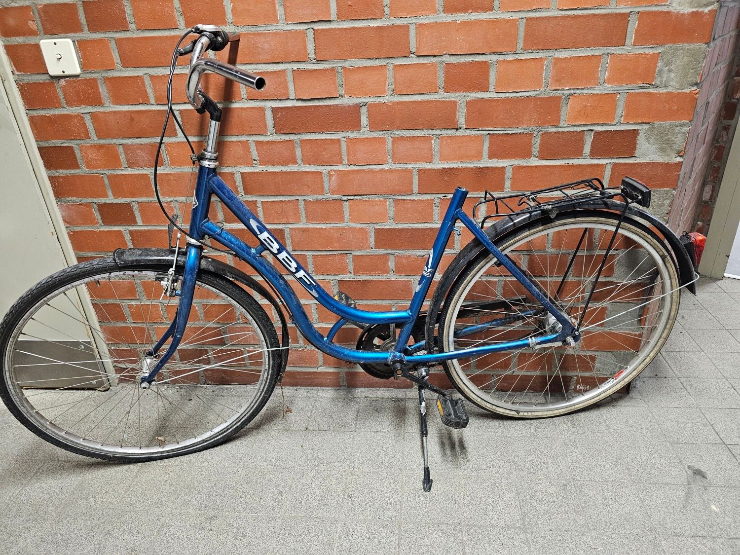 Blaues Damenfahrrad