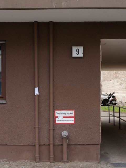 Hauseingang Waitzstr. 9, 6.4.2012