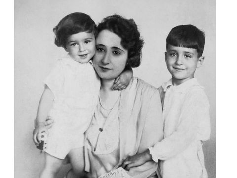 Helene mit ihren Söhnen Mario (rechts) und Claudio (links)