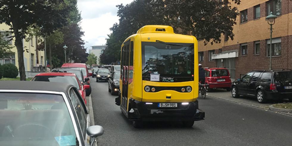 Elektro-Kleinbus in Tegel