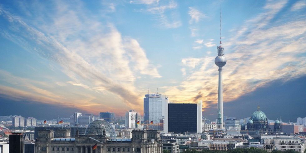 Panorama von Berlin mit Tiergarten, Reichstag und Fernsehturm