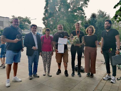 v.l.n.r.: Murat Drayef (Gangway), Uwe Brockhausen (Bezirksstadtrat), Karin Hiller-Ewers (Vorsitzende des Integrationsausschusses), Cem Pancar (Gangway), Mary Brehmer (Gangway), Julia Stadtfeld (Integrationsbeauftragte), Yusuf Dogan (Mitarbeiter, Büro Katina Schubert) (Bild: BA Reinickendorf)