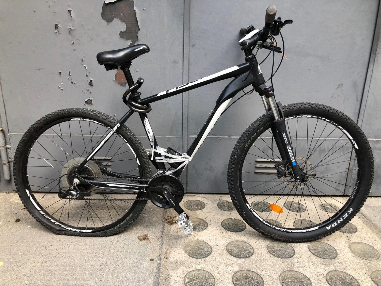 Schwarzes Herrenfahrrad