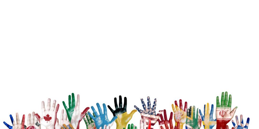 Hände mit Flaggen bemalt