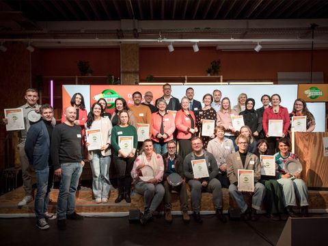 Gruppenfoto der Gewinner und Gewinnerinnen des Zero Waste Awards 2025
