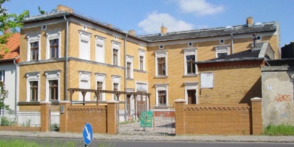 Dorfplatz 12