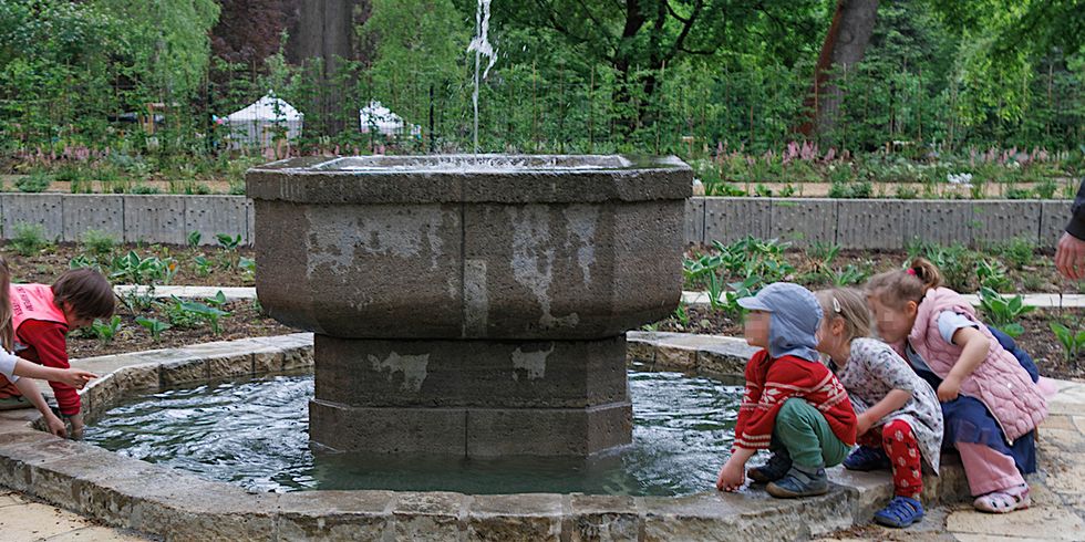 Kinderbrunnen und Kleinplanschbecken