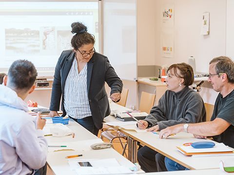Kursszene - Spanisch mit Kursleiterin Frau Mello-Wolter