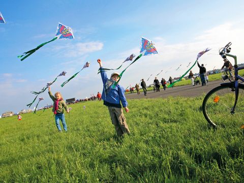 Drachensteigen auf dem Tempelhofer Feld