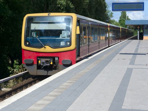 S-Bahn auf dem Bahnhof