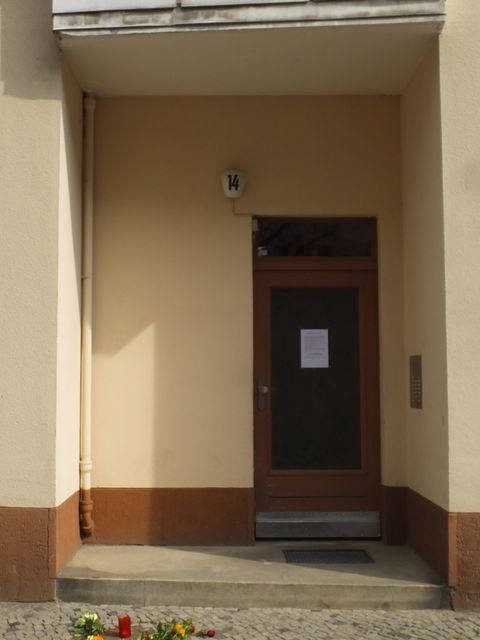 Hauseingang Droysenstr. 14 (Bild: Stolpersteine-Initiative CW, H.-J. Hupka)