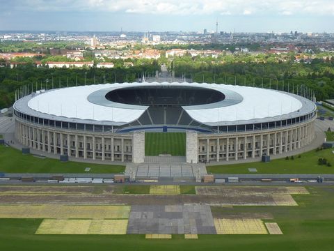 Blick vom Glockenturm auf das Olympiastadion, 16.5.2012, Foto: KHMM