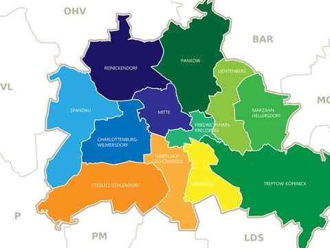 Berlin-Karte mit farbiger Darstellung der Bezirke