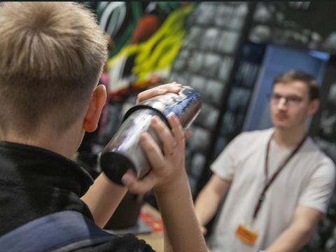 Berufstypische Aufgaben zum ausprobieren - vom Mocktail-Mixen bis zur Kabelverlegung war alles möglich