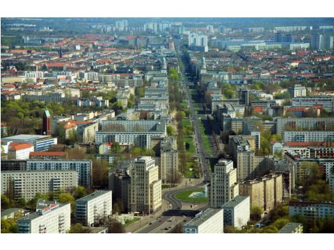 Luftbild auf Strausberger Platz in Richtung Frankfurter tor