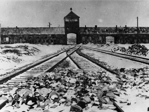 Einfahrt zum Konzentrationslager Auschwitz