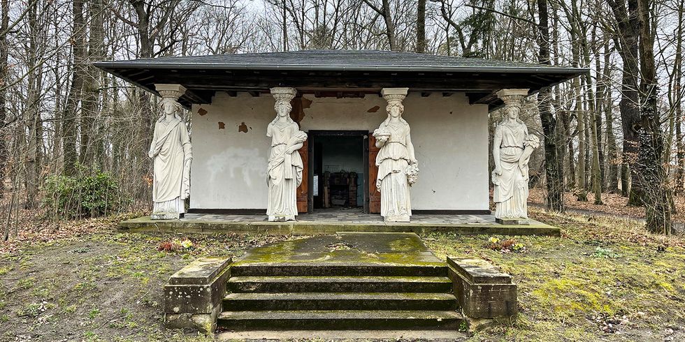 Inselpavillon im Gutspark Saßleben