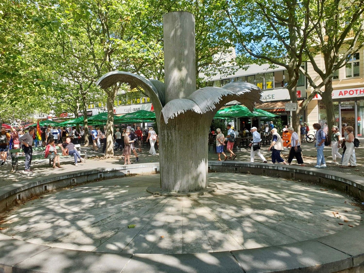 Brunnen:"Die Säule in der Brandung."