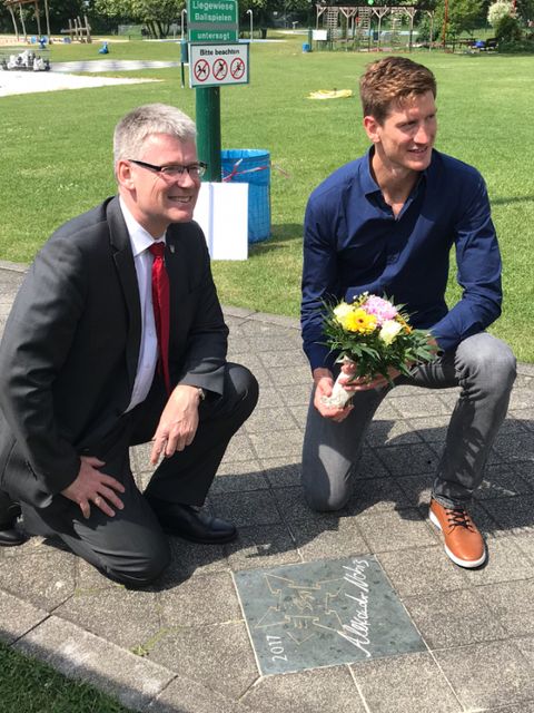 Sportler des Jahres 2017 Alexander Nobis Moderner Fünfkampf mit Bezirksbürgermeister Helmut Kleebank