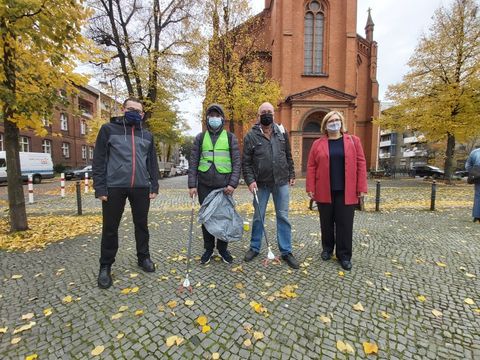 Die Kiezcleaner sorgen gemeinsam mit der Fegeflotte für Ordnung im Kurfürstenkiez.