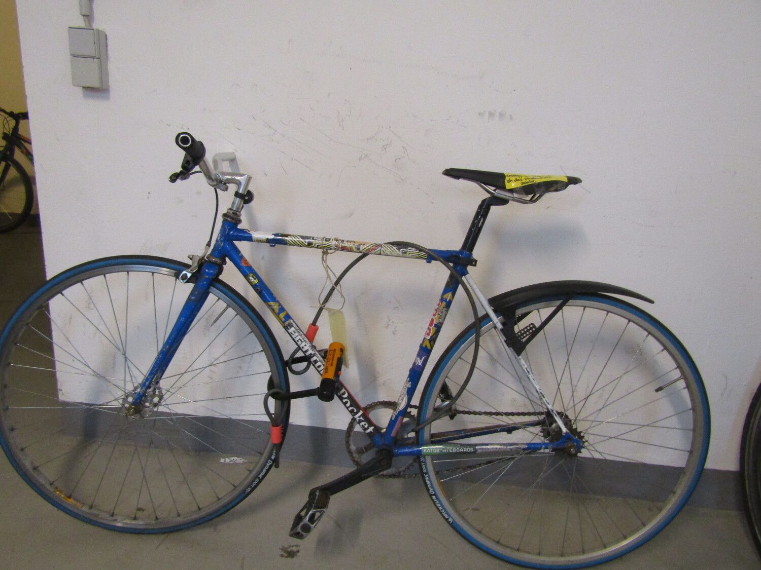 Blaues Herrenfahrrad