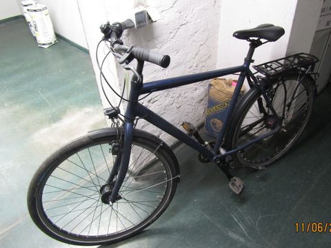 Blaues Herrenfahrrad