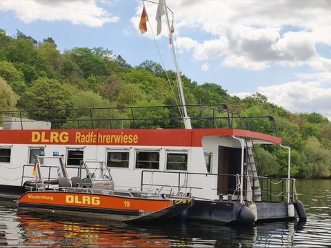 Auf der WRS Radfahrerwiese überwachen die Rettungsschwimmer*innen der DLRG Friedrichshain-Kreuzberg an jedem Wochenende das Bade- und Sportbootgewässer