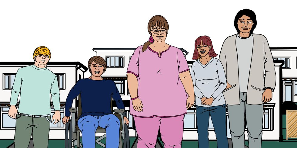 Verschiedene Menschen stehend und im Rollstuhl sitzend vor Häusern