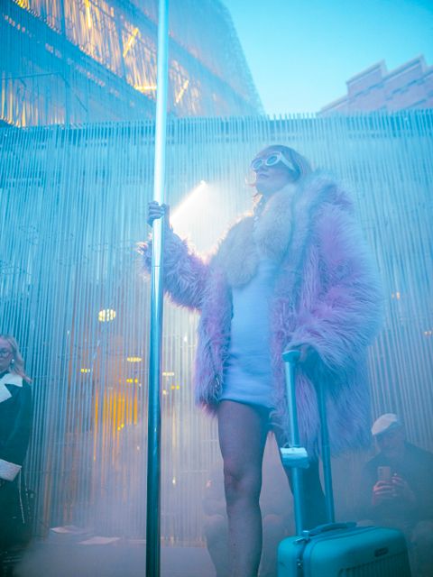 Pole Dance Performance von FRZNTE (Bild: Javier Jimeno)