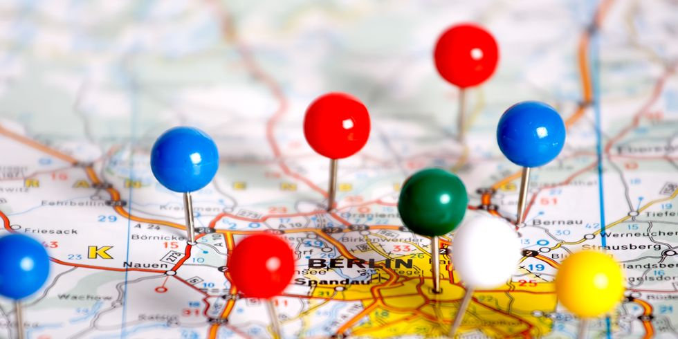 Stadtplan von Berlin mit mehreren Stecknadeln