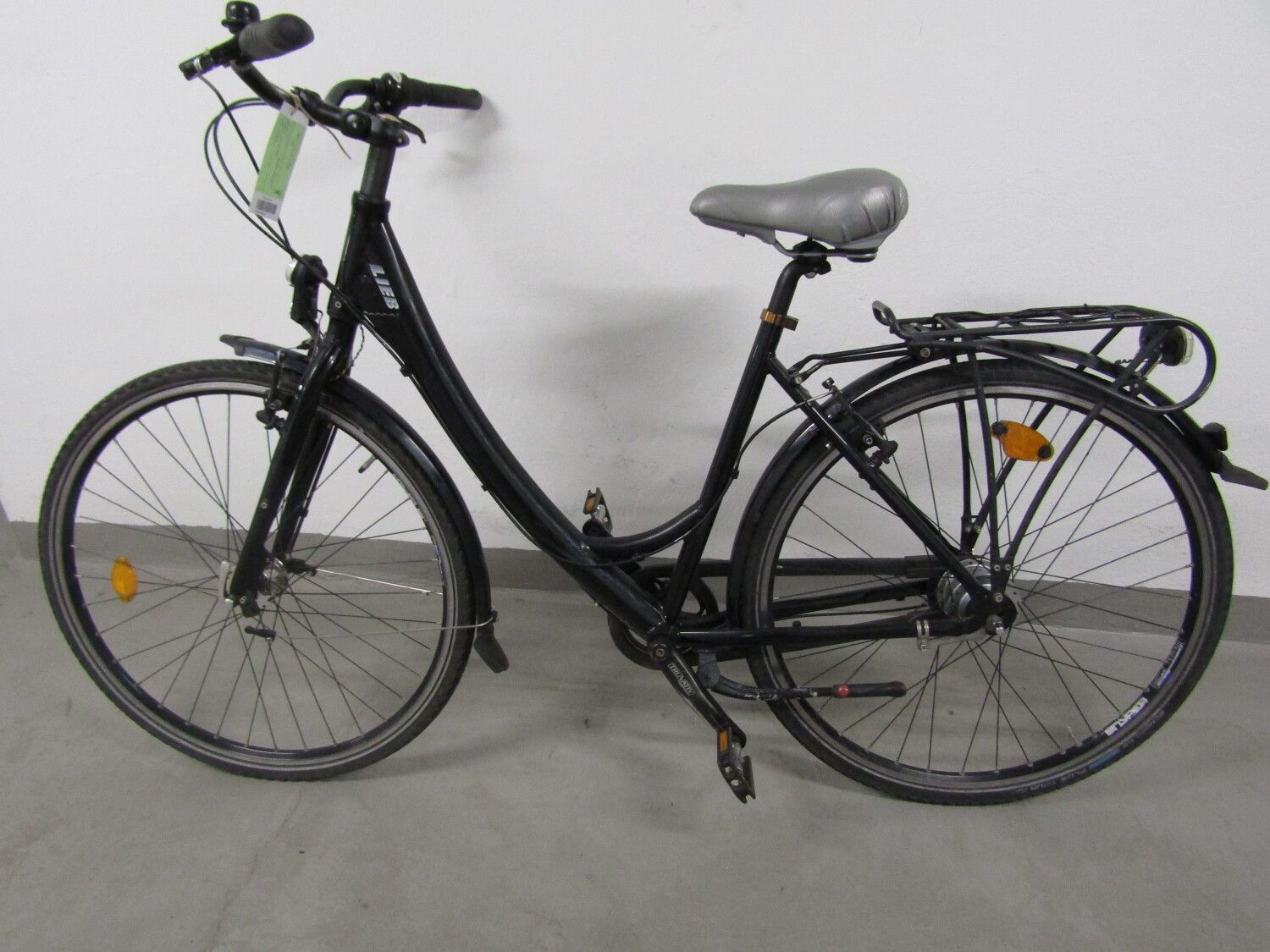 Schwarzes Damenfahrrad