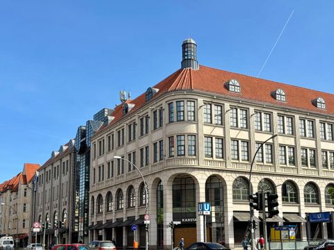 Das ehemalige Warenhaus Karstadt am Tempelhofer Damm. (Bild: Konzern Versicherungskammer)
