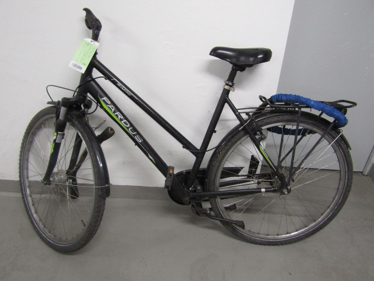 Schwarzes Herrenfahrrad