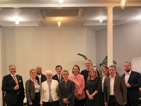 Bezirksbürgermeisterin Stefanie Remliger beim Unternehmer*innentalk mit Vertreter*innen der Hotelbranche in Mitte