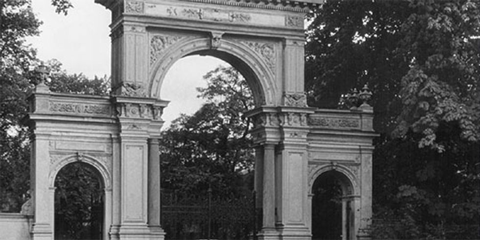 Ein mässig großer Garten, Bürgerpark-Tor_Bild-Ausschnitt