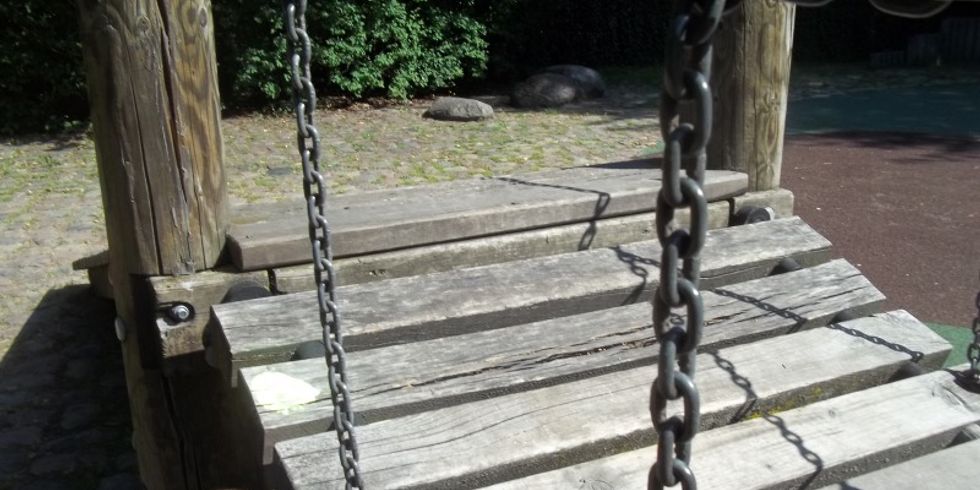 Spielgerät auf dem Spielplatz Karower Straße
