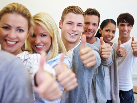 Gruppe junger motivierter Menschen