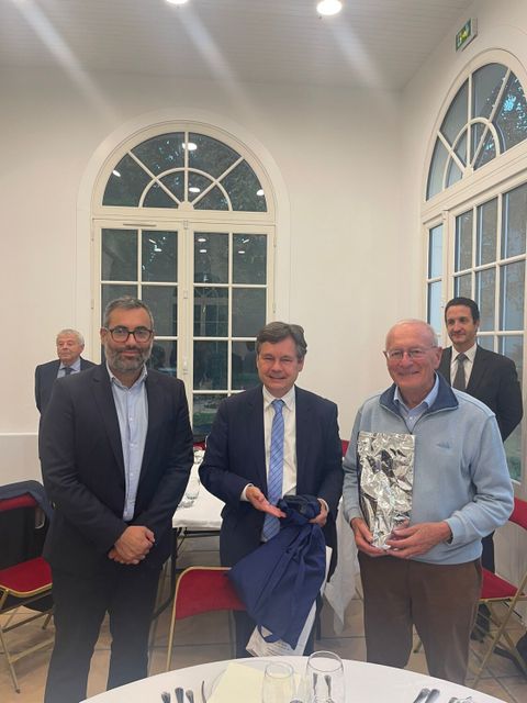 (v.r.n.l.) Jean-Yves Sénant, Bürgermeister Antony, Uwe Brockhausen, Stellvertretender Bezirksbürgermeister von Reinickendorf, Fabian Hubert, 6. stellvertretender Bürgermeister (Bild: BA Rdf)