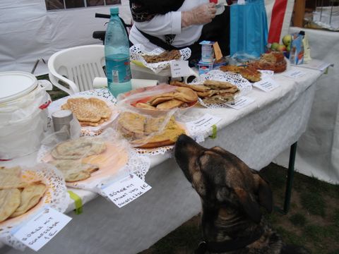 Marktstand ohne jeglichen Schutz für die Lebensmittel