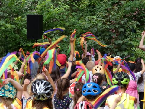 Schülerinnen und Schüler freuen sich über den Besuch in der Jugendverkehrsschule (Bild: BA Reinickendorf)