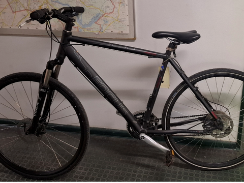 Schwarzes Herrenfahrrad