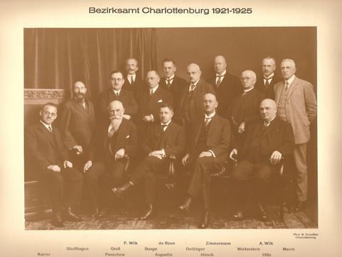 Bezirksamt 1921-1925 mit Bezirksbürgermeister Karl Augustin