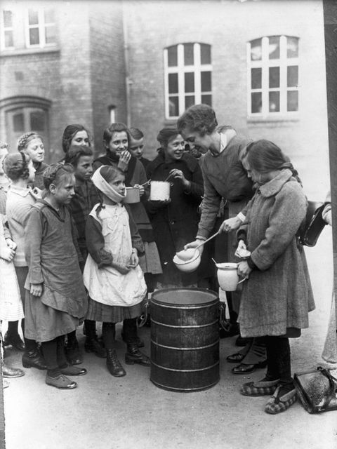 Speisung für arme Kinder in Berlin, 1924