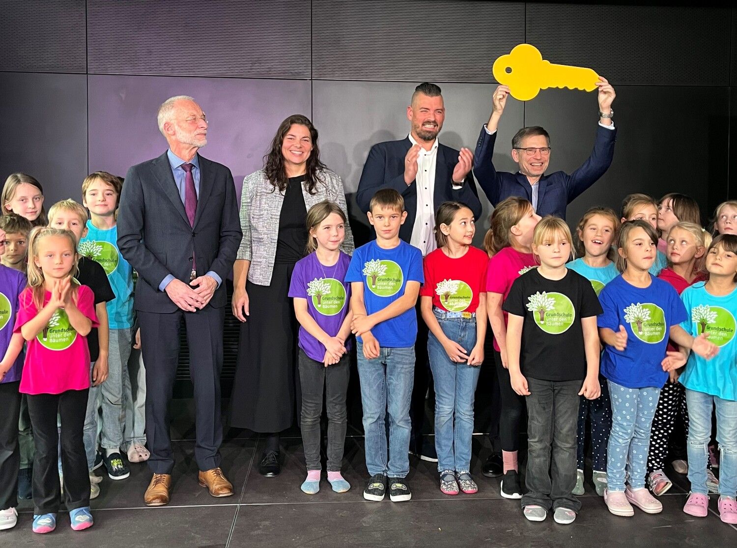 2025 Eröffnung Grundschule unter den Bäumen